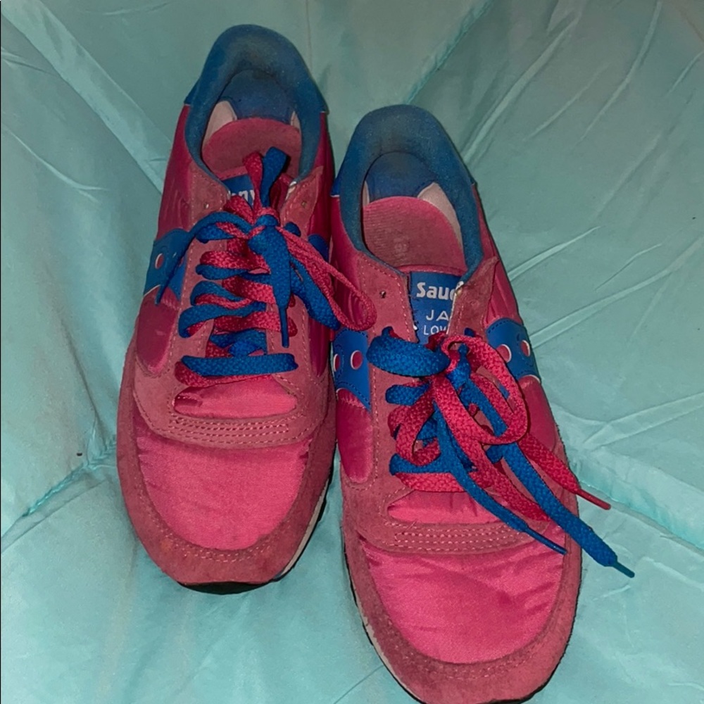 Women’s Saucony sneakers gently used